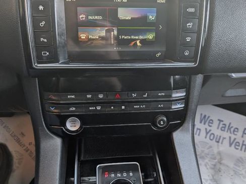 Used 2017 Jaguar F-PACE Prestige image 20