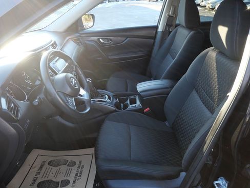 Used 2018 Nissan Rogue SV w/ Premium Package image 10