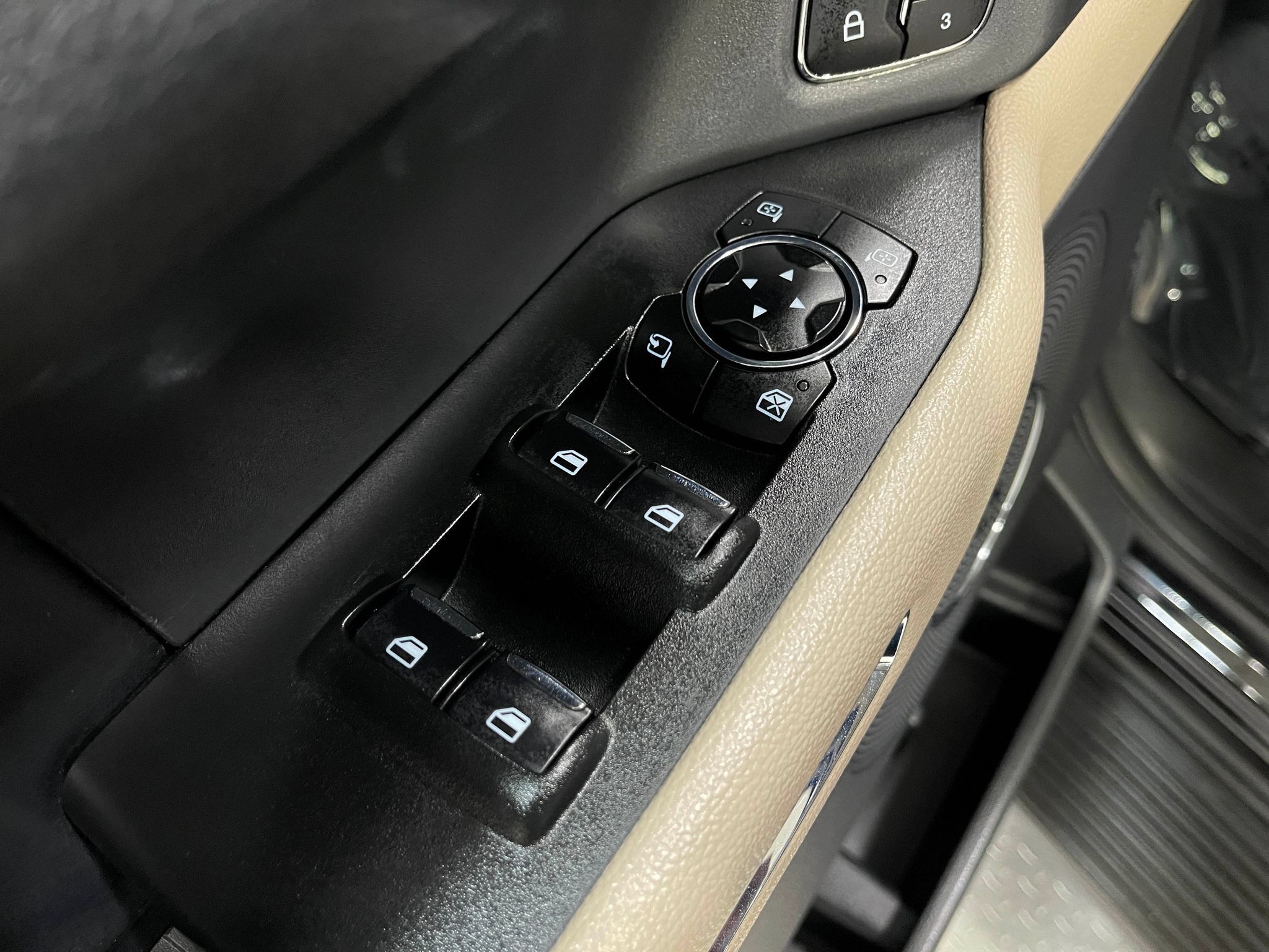 Used 2024 Ford Expedition Limited AWD/4WD image 16