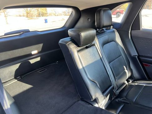 Used 2020 Ford Escape Titanium image 32