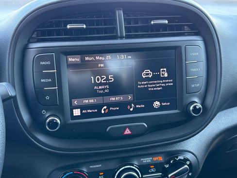 Used 2025 Kia Soul LX w/ LX Technology Package FWD image 20