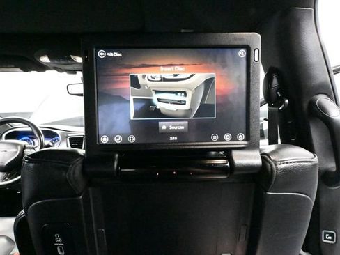 Used 2019 Chrysler Pacifica Touring-L Plus w/ Advanced Safetytec Group image 55