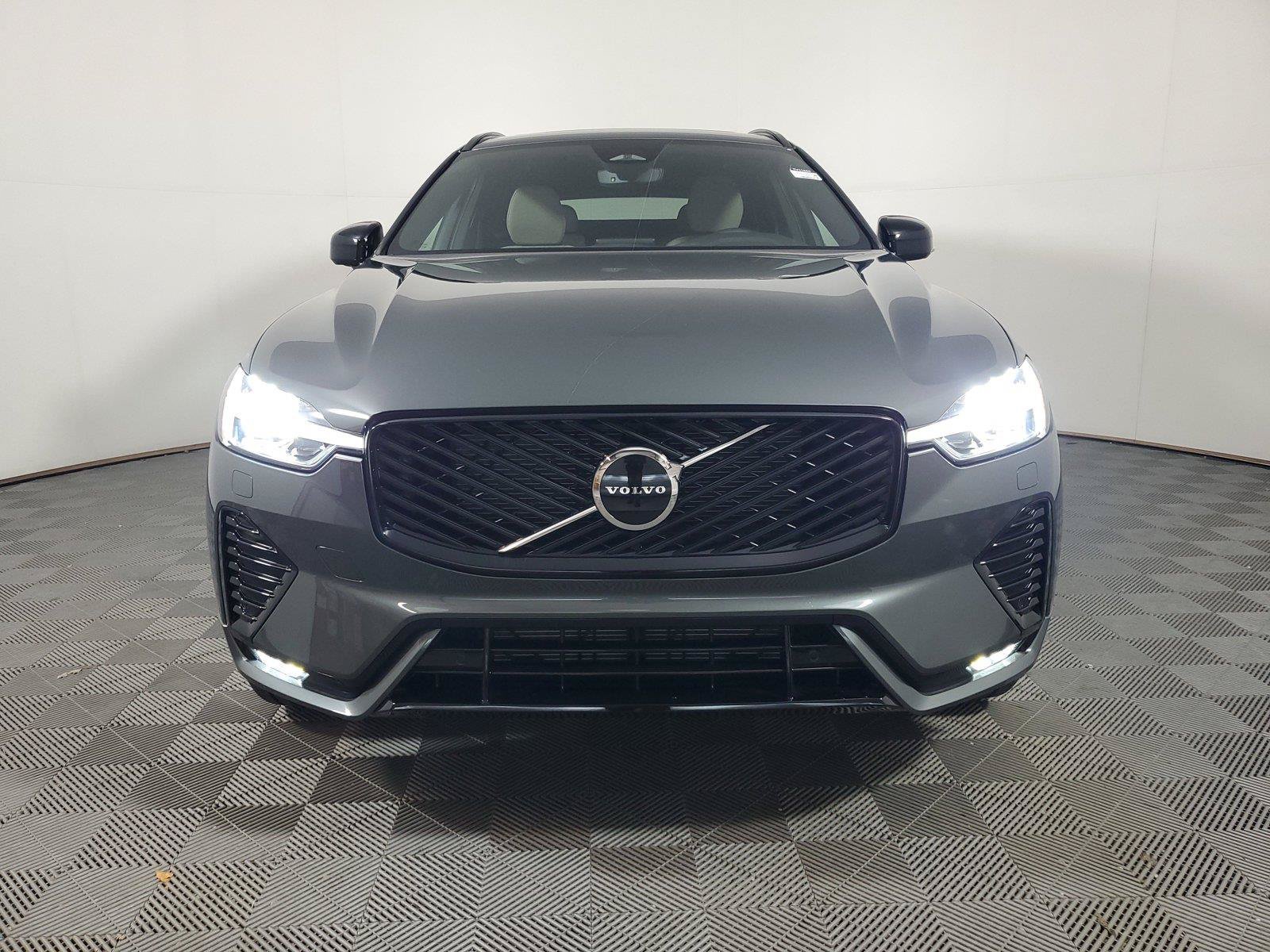 New 2027 Volvo XC60 B5 Core AWD/4WD image 2