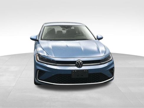 Used 2025 Volkswagen Jetta SE FWD image 8