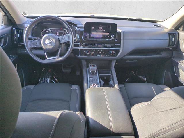 Used 2024 Nissan Pathfinder SV AWD/4WD image 17
