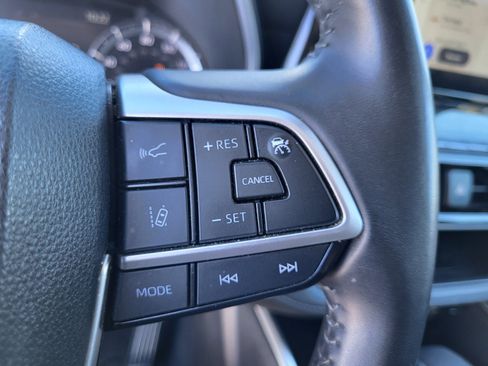 Used 2024 Toyota Highlander XLE image 28