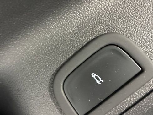 Used 2026 Chevrolet Traverse LT image 17