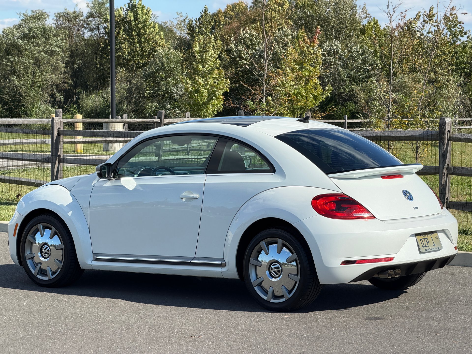 Used 2014 Volkswagen Beetle TDI FWD image 11