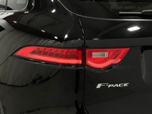 Used 2018 Jaguar F-PACE S image 35