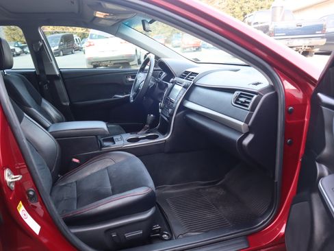 Used 2016 Toyota Camry SE image 33