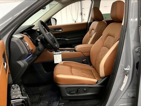 New 2026 Nissan Pathfinder Platinum image 10