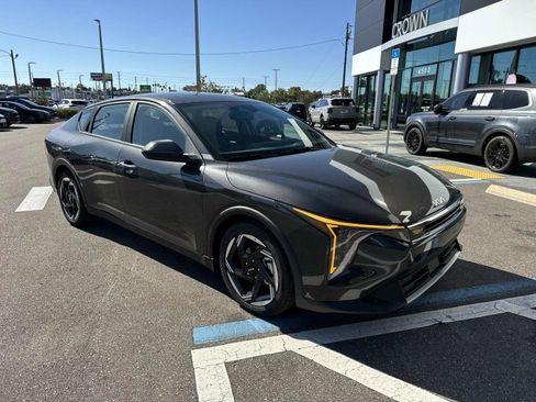 New 2025 Kia K4 EX image 3