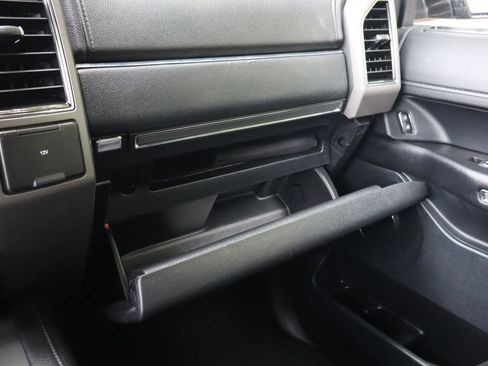 Used 2019 Ford Expedition XLT w/ Equipment Group 202A AWD/4WD image 38