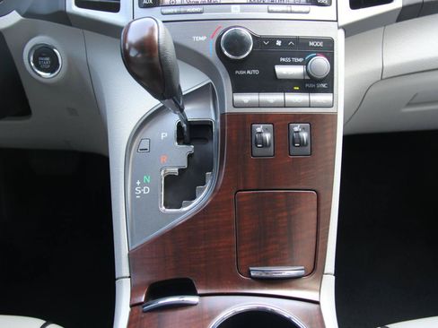 Used 2011 Toyota Venza w/ Premium Pkg #2 FWD image 18
