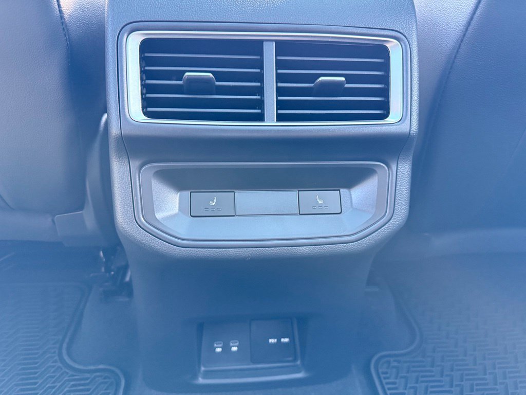 Used 2024 Volkswagen Atlas Cross Sport SEL R-Line AWD/4WD image 24