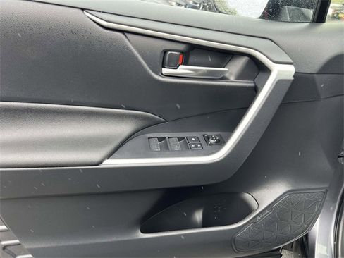 Used 2023 Toyota RAV4 SE image 17