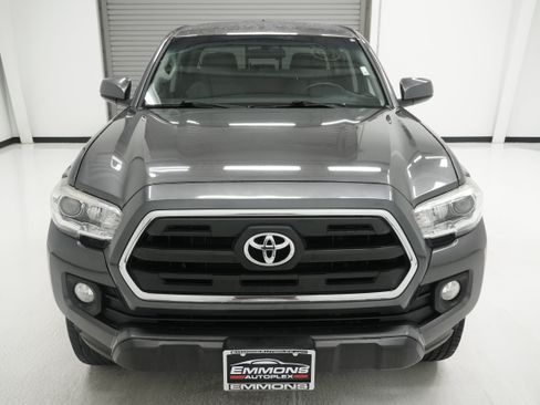 Used 2016 Toyota Tacoma SR5 w/ Towing Package AWD/4WD image 2