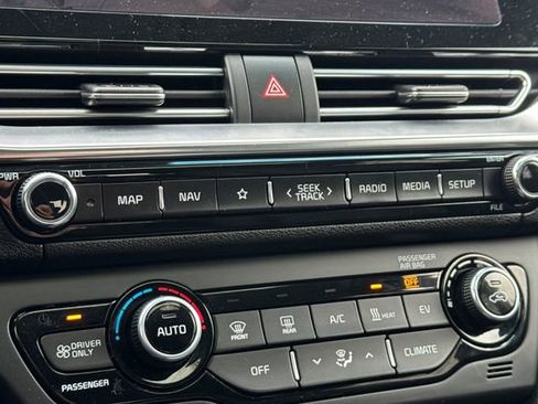 Used 2022 Kia Niro EX Premium image 30