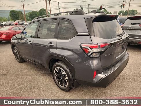 Used 2025 Subaru Forester Premium AWD/4WD image 6
