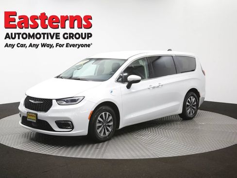 Used 2023 Chrysler Pacifica Touring-L FWD image 59