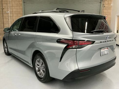Used 2021 Toyota Sienna LE image 7