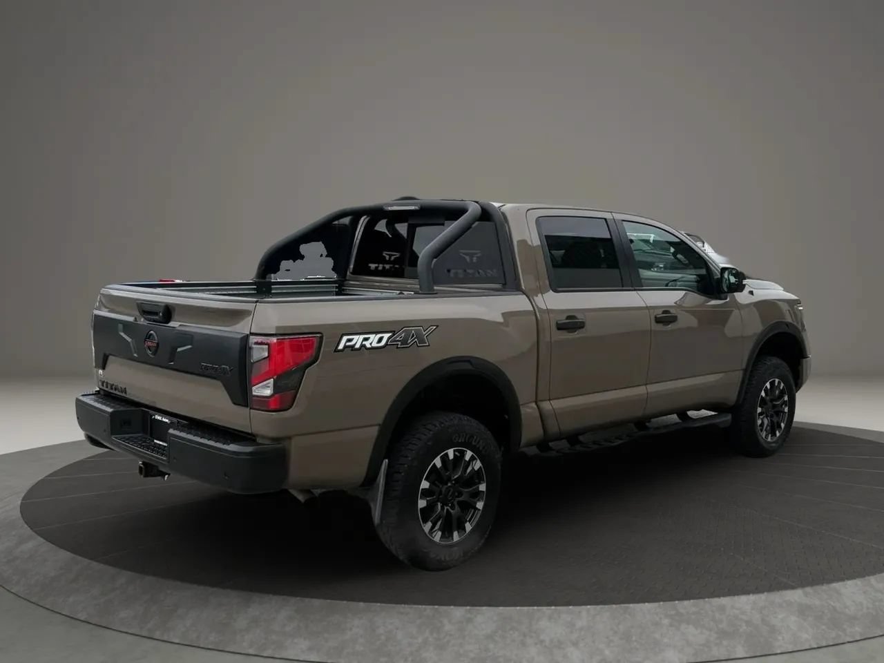 Used 2021 Nissan Titan PRO-4X w/ Pro-4x Convenience Package AWD/4WD image 7