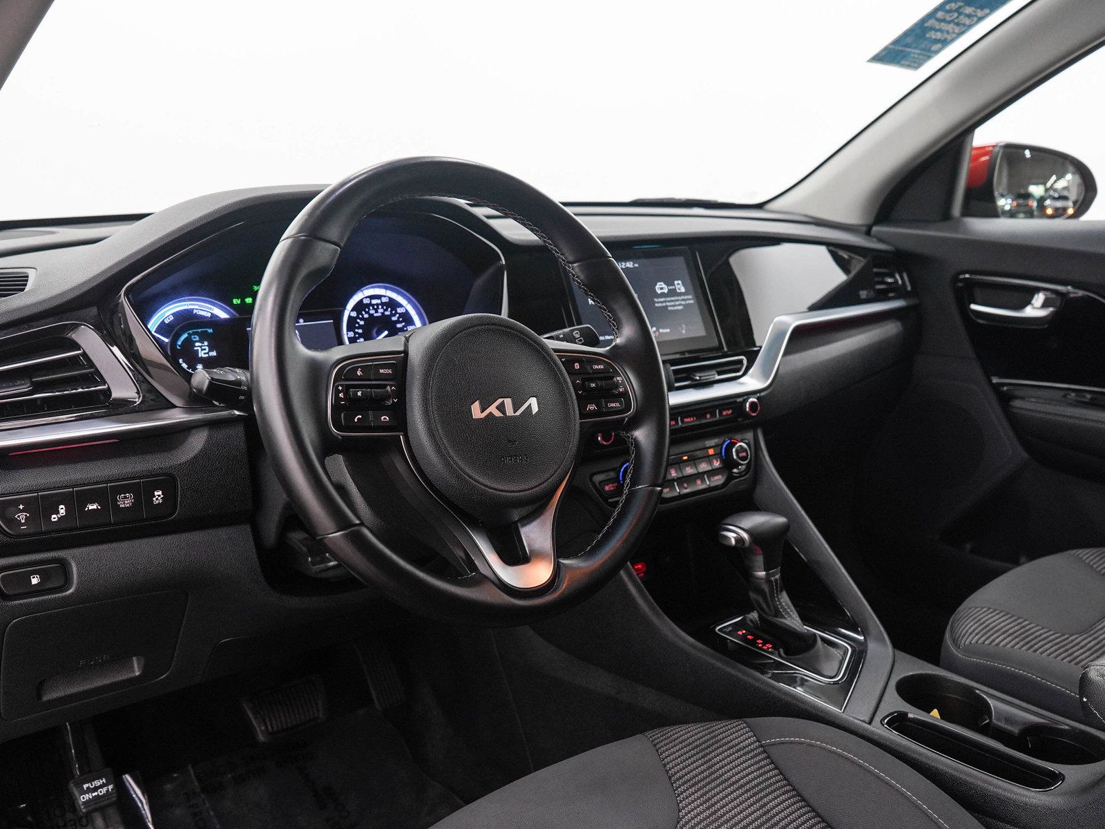 Used 2022 Kia Niro LXS FWD image 22