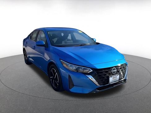 Used 2025 Nissan Sentra SV image 3