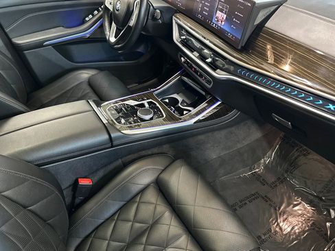 Used 2024 BMW X7 xDrive40i AWD/4WD image 17