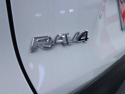 Used 2022 Toyota RAV4 XLE Premium image 27