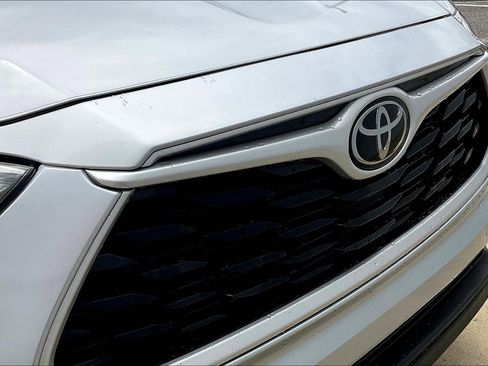 Used 2022 Toyota Highlander XLE AWD/4WD image 36