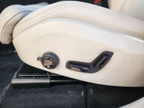 New 2026 Volvo XC60 B5 Ultra w/ Climate Package AWD/4WD image 8