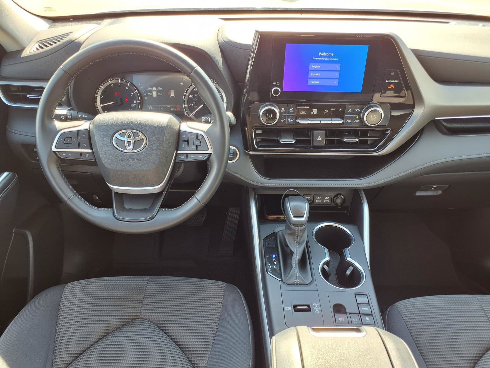 Certified 2025 Toyota Highlander LE FWD image 12