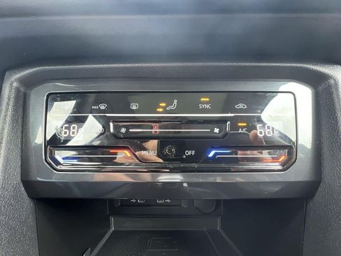 Used 2022 Volkswagen Tiguan SE w/ Panoramic Sunroof Package AWD/4WD image 18