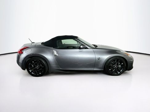Used 2016 Nissan 370Z Roadster RWD image 10