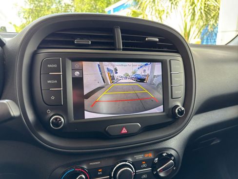 Used 2025 Kia Soul LX w/ LX Technology Package FWD image 24