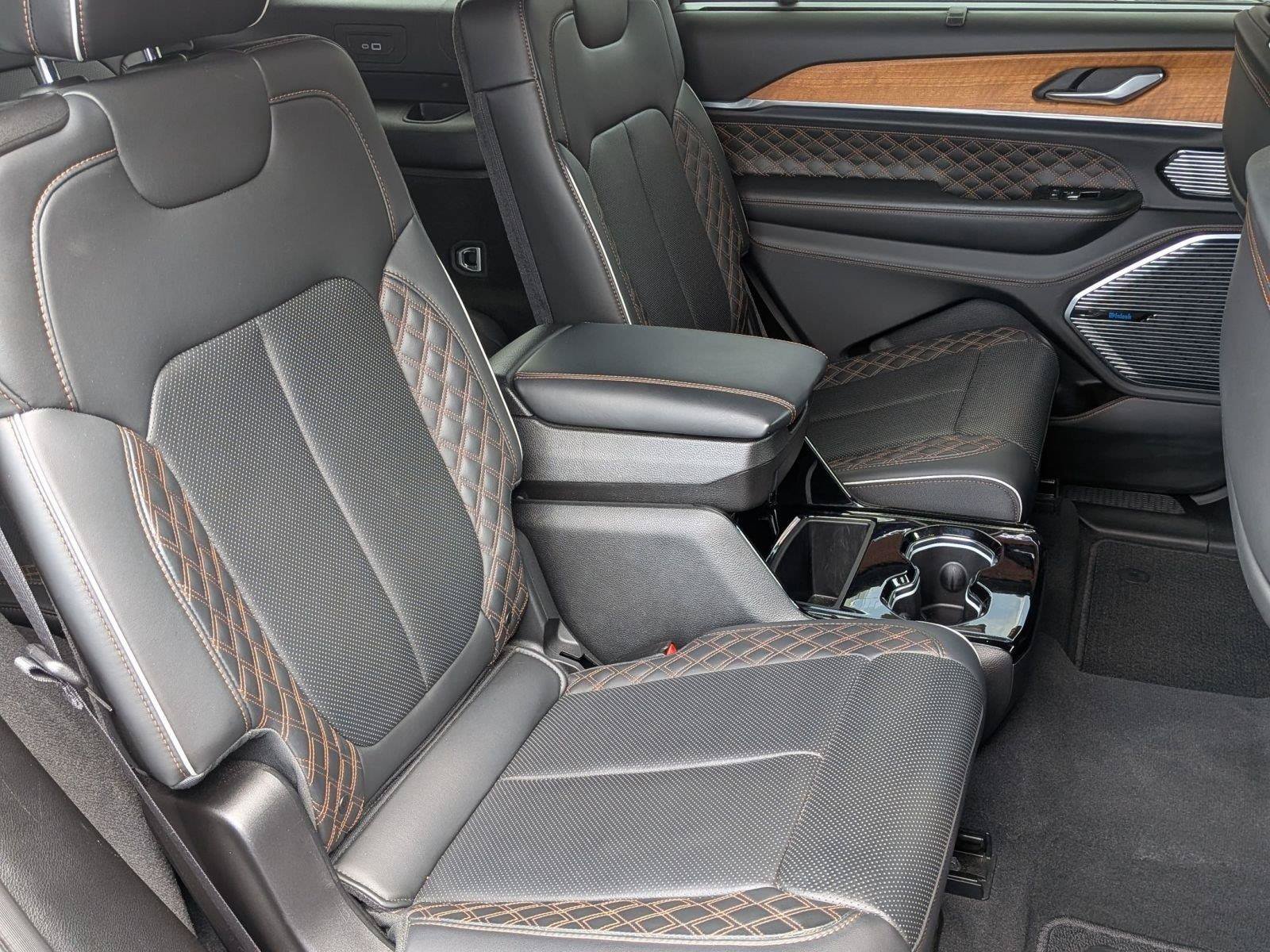 Used 2023 Jeep Grand Cherokee L Summit AWD/4WD image 22