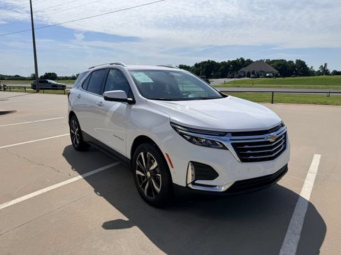 Used 2023 Chevrolet Equinox Premier FWD image 4