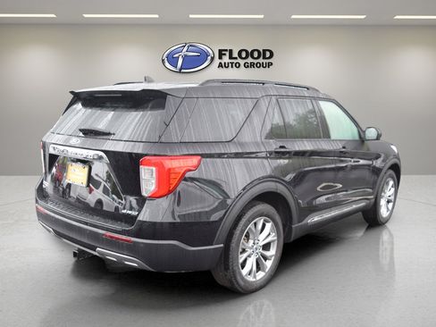 Used 2023 Ford Explorer XLT w/ Equipment Group 202A AWD/4WD image 4
