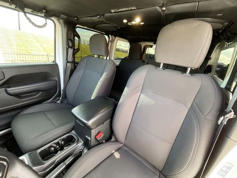 Used 2022 Jeep Wrangler Unlimited Sport image 11