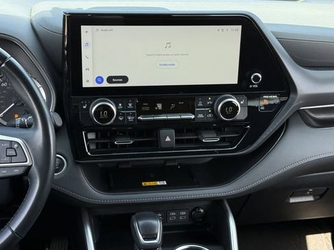 Used 2024 Toyota Highlander XSE image 17