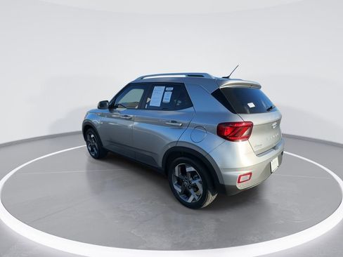 Used 2024 Hyundai Venue SEL image 6