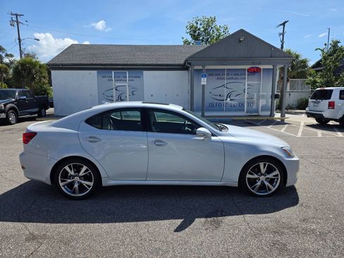 Used 2010 Lexus IS 250 w/ Preferred Accessory Package RWD image 3