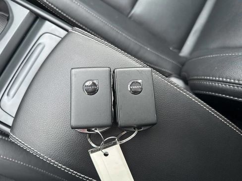 Used 2025 Volvo XC40 B5 Core image 37