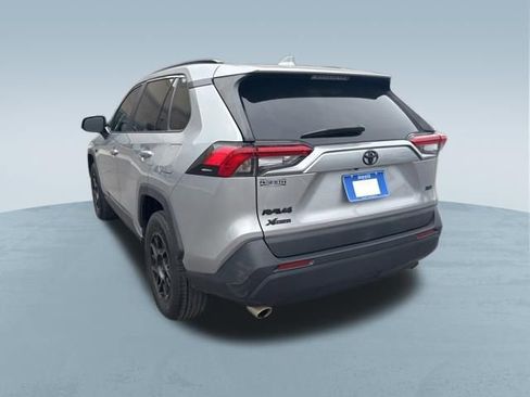 Used 2020 Toyota RAV4 XLE image 5
