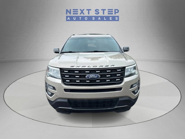 Used 2017 Ford Explorer XLT w/ Equipment Group 202A AWD/4WD image 2