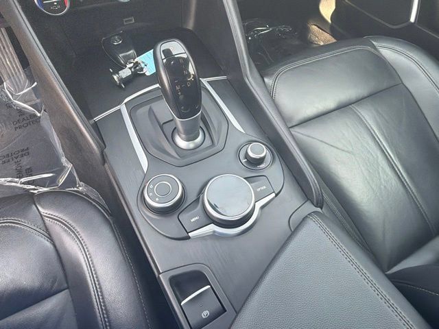 Used 2018 Alfa Romeo Giulia RWD image 28