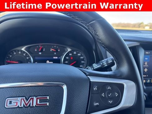 Used 2024 GMC Terrain SLT image 12