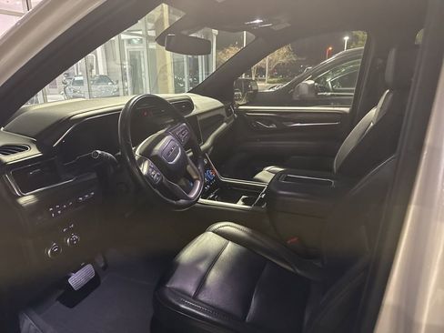 Used 2022 GMC Yukon XL Denali image 3