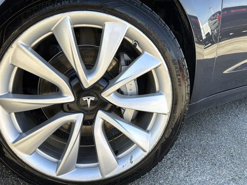 Used 2018 Tesla Model 3 Long Range image 9